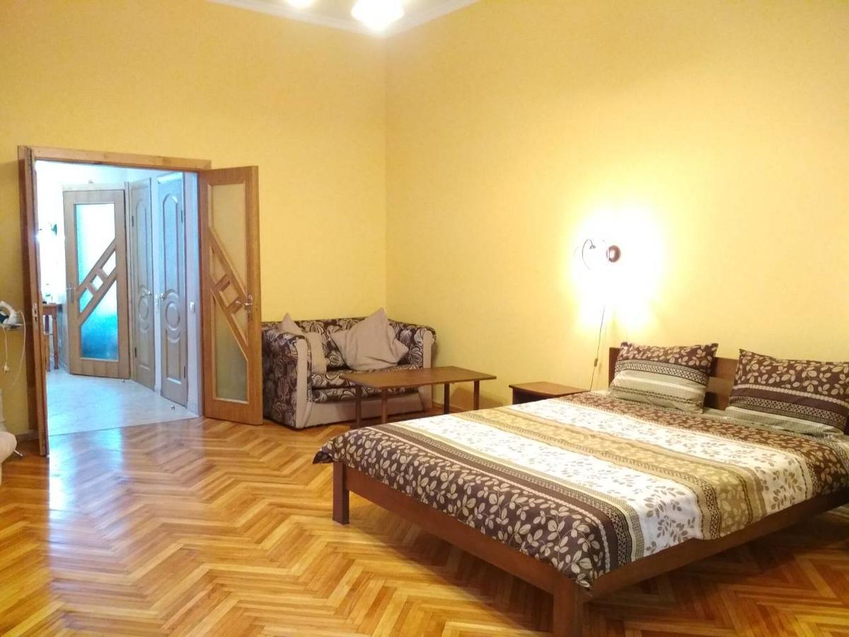 On Virmens'ka Street Apartment